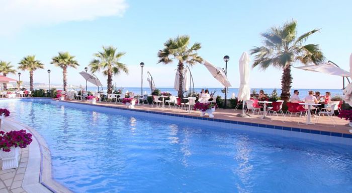 Dove dormire a Durazzo: la piscina del Palace Hotel a Durazzo