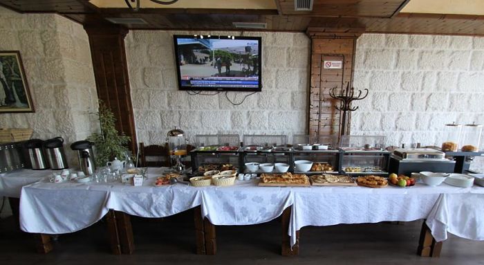 Dove dormire a Kruja: la colazione a buffet del Panorama Hotel a Kruja