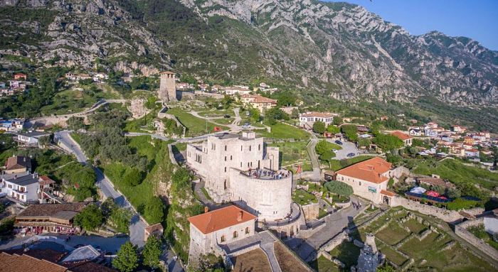 Cosa vedere a Kruja: cittadella Cosa vedere a Kruja: veduta della cittadella di Kruja