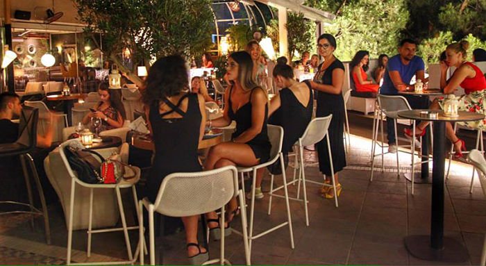 Vita notturna a Tirana: Alcora Cocktail & Resto-Club