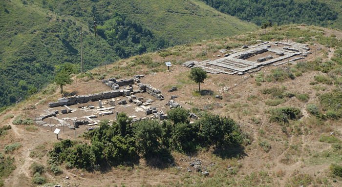 Valona: il Tempio di Afrodite e la basilica paleocristiana di Amantia