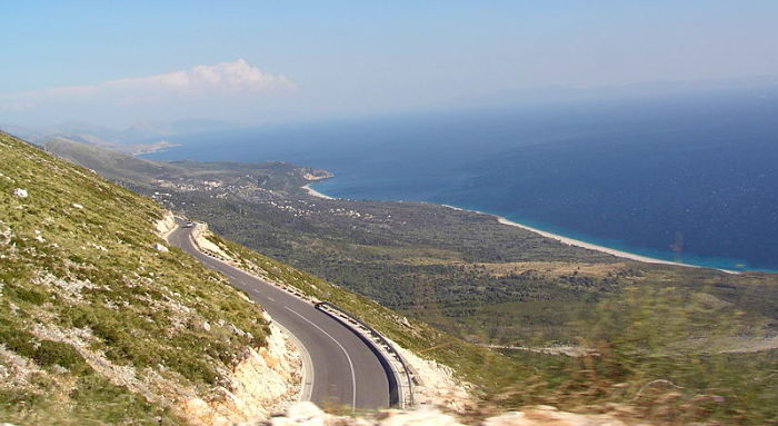 Come arrivare in Albania dall'Italia in auto: la strada litoranea SH8