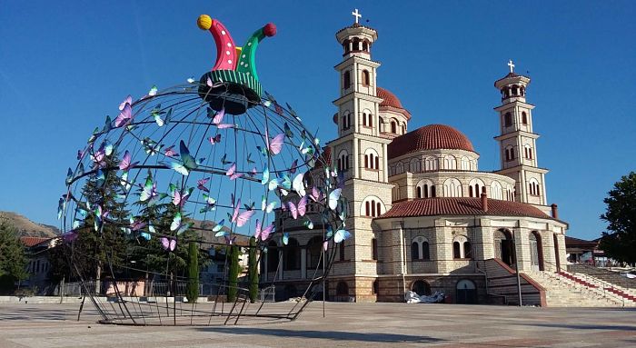 Cosa vedere a Korça: la Cattedrale della Resurrezione Cosa vedere a Korça: la Cattedrale della Resurrezione