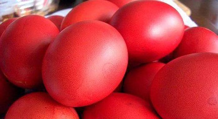 Tradizioni albanesi e festività: uova rossa di Pasqua